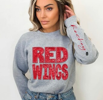 Red Wings Crewneck with sleeve detail