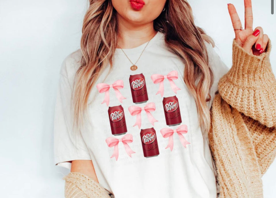 Dr Pepper bow tee